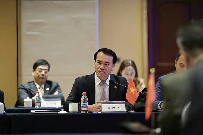 Thúc đẩy kết nối hạ tầng và thông quan tại các cửa khẩu Việt – Trung